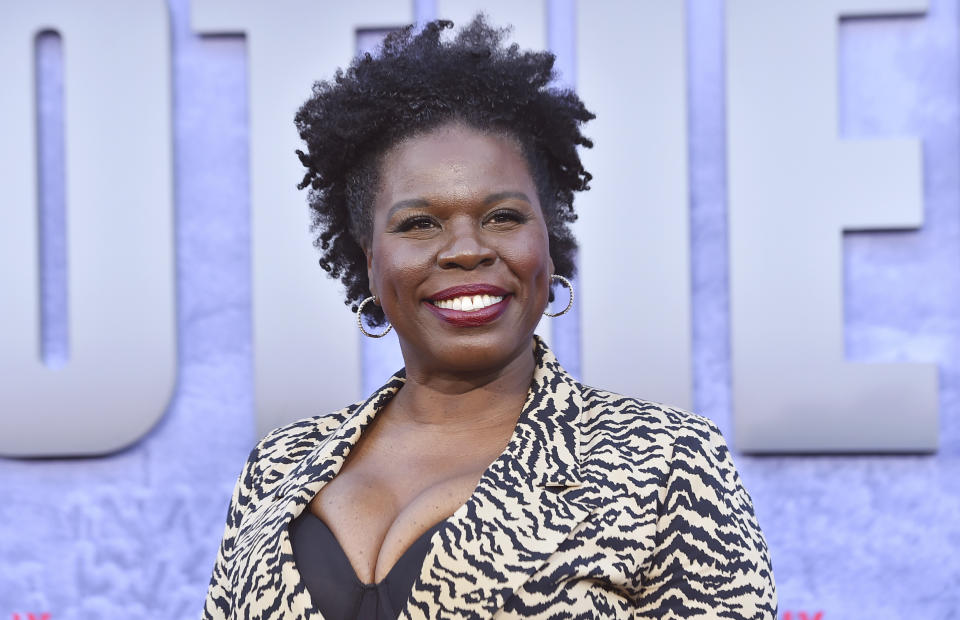 ARCHIVO - Leslie Jones llega al estreno de "The Mother" en Los Ángeles el 10 de mayo de 2023. Jones Jones contribuirá a la cobertura al aire y en redes sociales durante los Juegos Olímpicos de París para NBC . (Foto Jordan Strauss/Invision/AP, archivo)