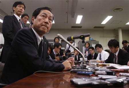 Mizuho Financial Group President Yasuhiro Sato attends a news conference at the Bank of Japan headquarters in Tokyo December 26, 2013. REUTERS/Yuya Shino