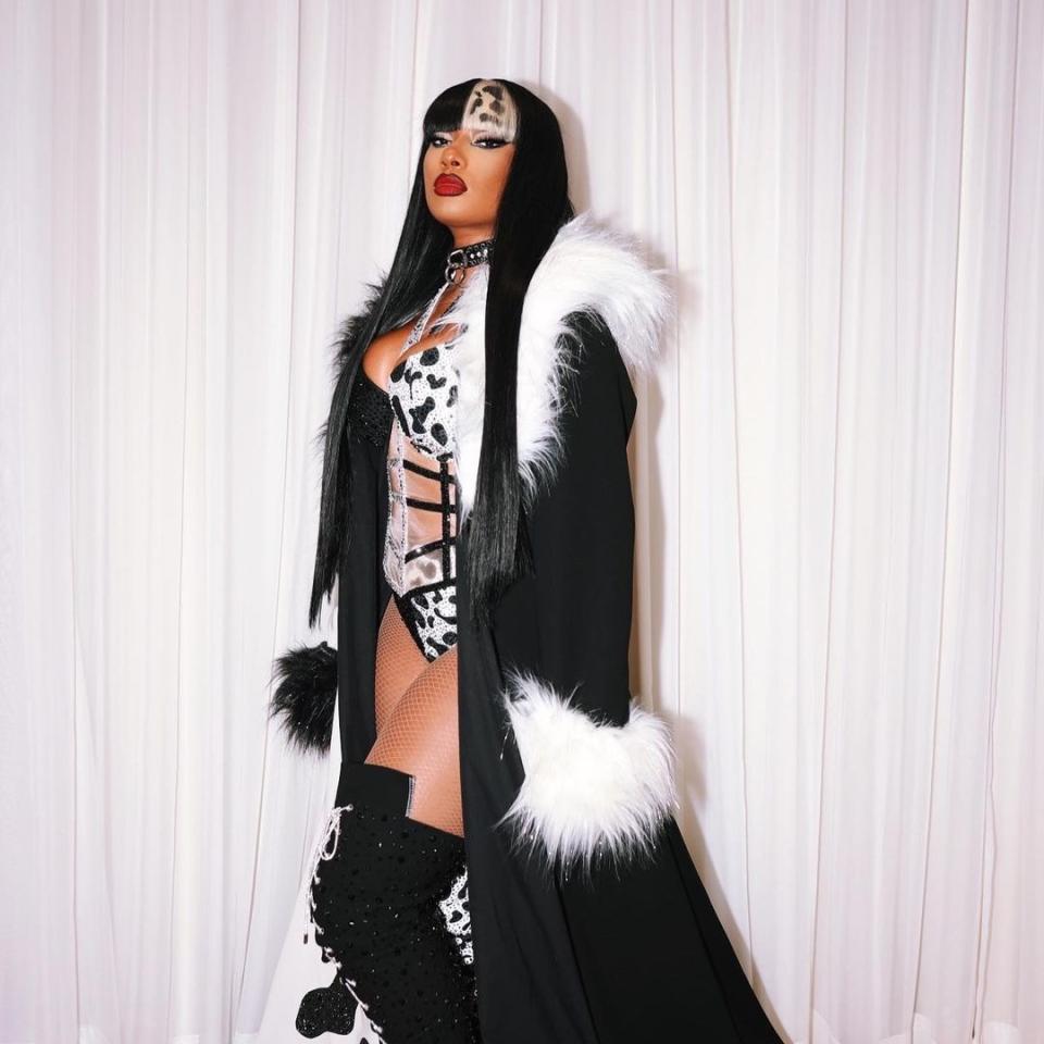 2021
Megan Thee Stallion 對自己的裝扮從不馬虎，她裝扮成了 Cruella de Vil。
