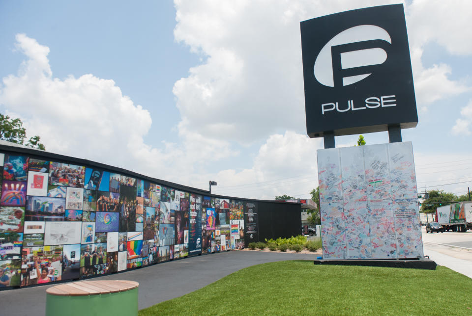 The bottom of the Pulse sign is open for visitors to leave messages.&nbsp;