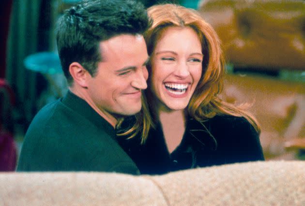 Matthew Perry (left) and Julia Roberts on the set of 