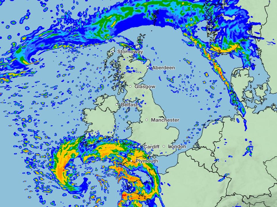 Wednesday 9pm as Storm Ciarán heads over Britain (Met Office)