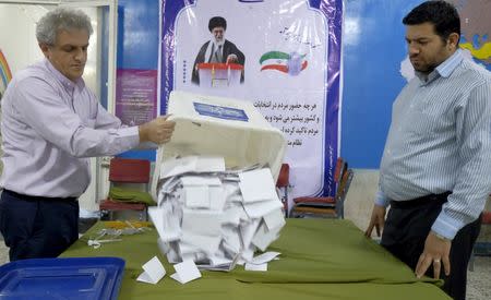 Election officials count ballot papers after the closure of polling stations during elections for the parliament and Assembly of Experts, which has the power to appoint and dismiss the supreme leader, in Tehran, Iran February 26, 2016. REUTERS/Raheb Homavandi/TIMA