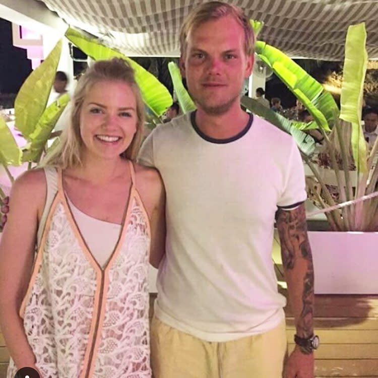 Se presume que esta foto con una fan en el resort podría ser la última que se tomó en vida. Instagram @aviciigoals