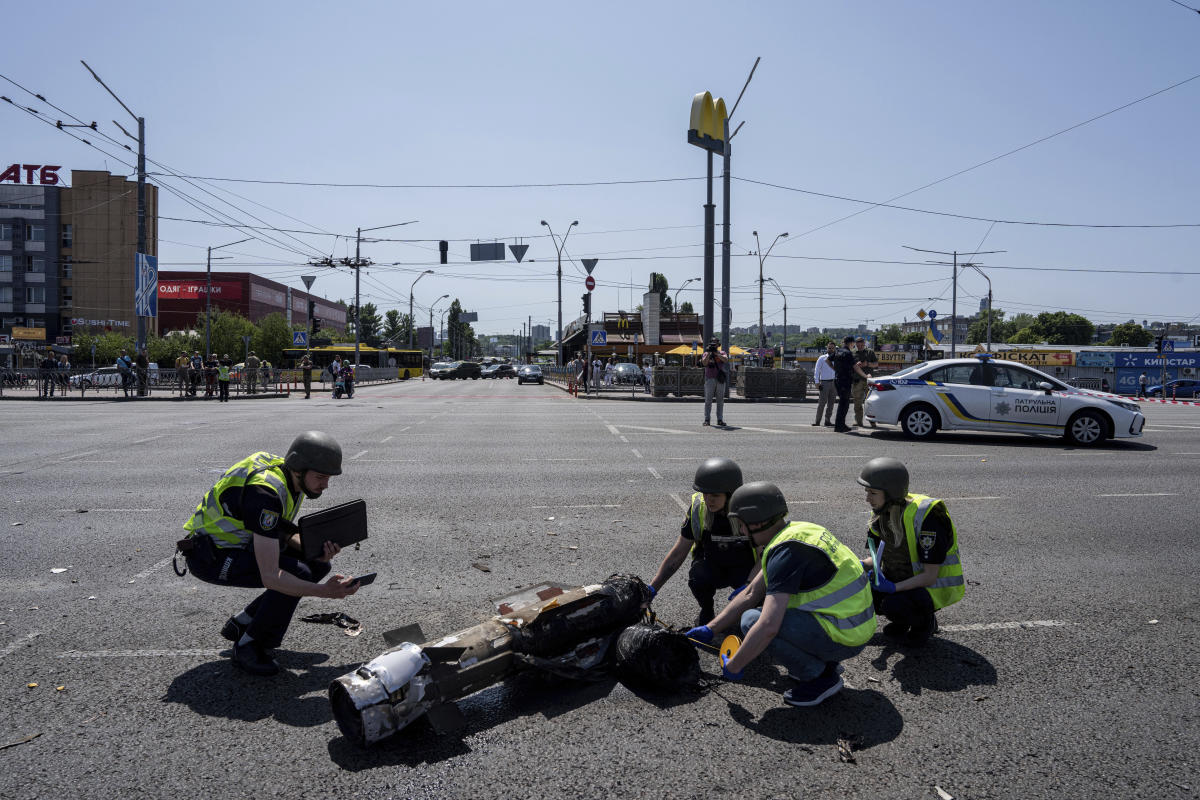 #Russia strikes Kyiv in daylight after hitting Ukrainian capital with a more common nighttime barrage