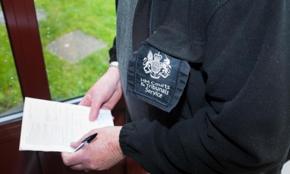 An HM Courts & Tribunals Service court bailiff serving an eviction warrant notice