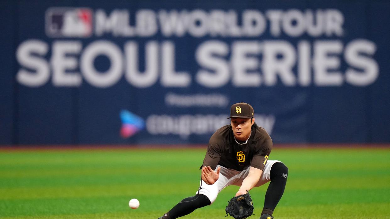  Padres shortstop and Korea native Ha-Seong Kim fields a ball during MLB Seoul Series practice. 