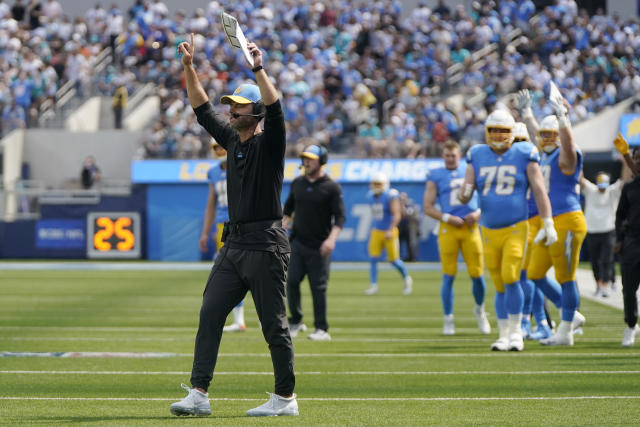 Nashville, TN, USA. 17th Sep, 2023. Los Angeles Chargers wide receiver Mike  Williams (81) makes a catch against the Tennessee Titans during the second  half of an NFL game between the Los