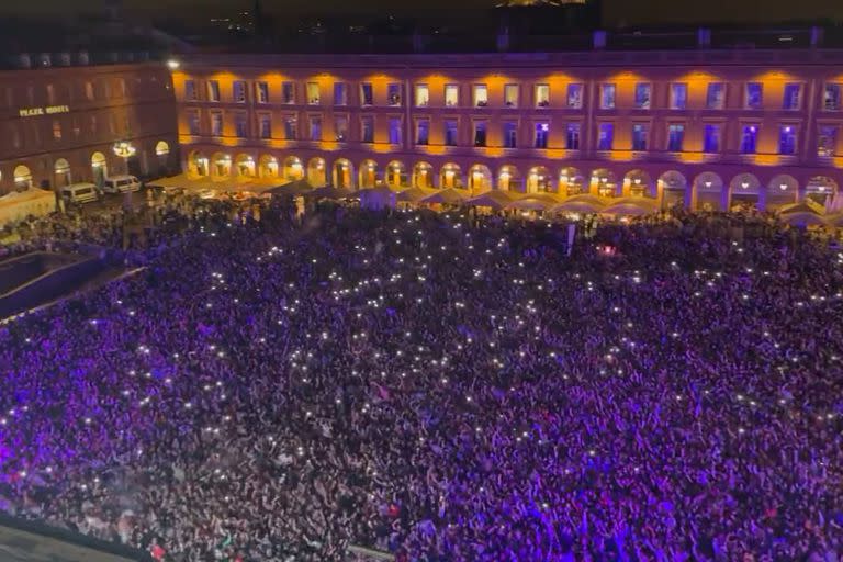 Los hinchas de Toulouse, en las calles de París