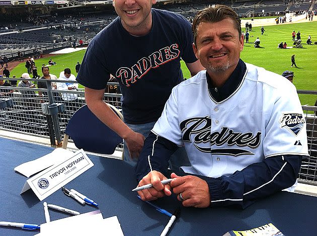 Photo: Padres fan regrets letting mother capture moment with Trevor Hoffman