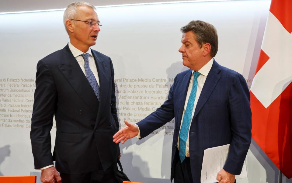 Chairman of the Board of Directors of UBS, Colm Kelleher and Chairman of the Board of Directors of Credit Suisse, Axel Lehmann attend a news conference on Credit Suisse after UBS takeover offer, in Bern, Switzerland, March 19, 2023. REUTERS/Denis Balibouse - REUTERS/Denis Balibouse