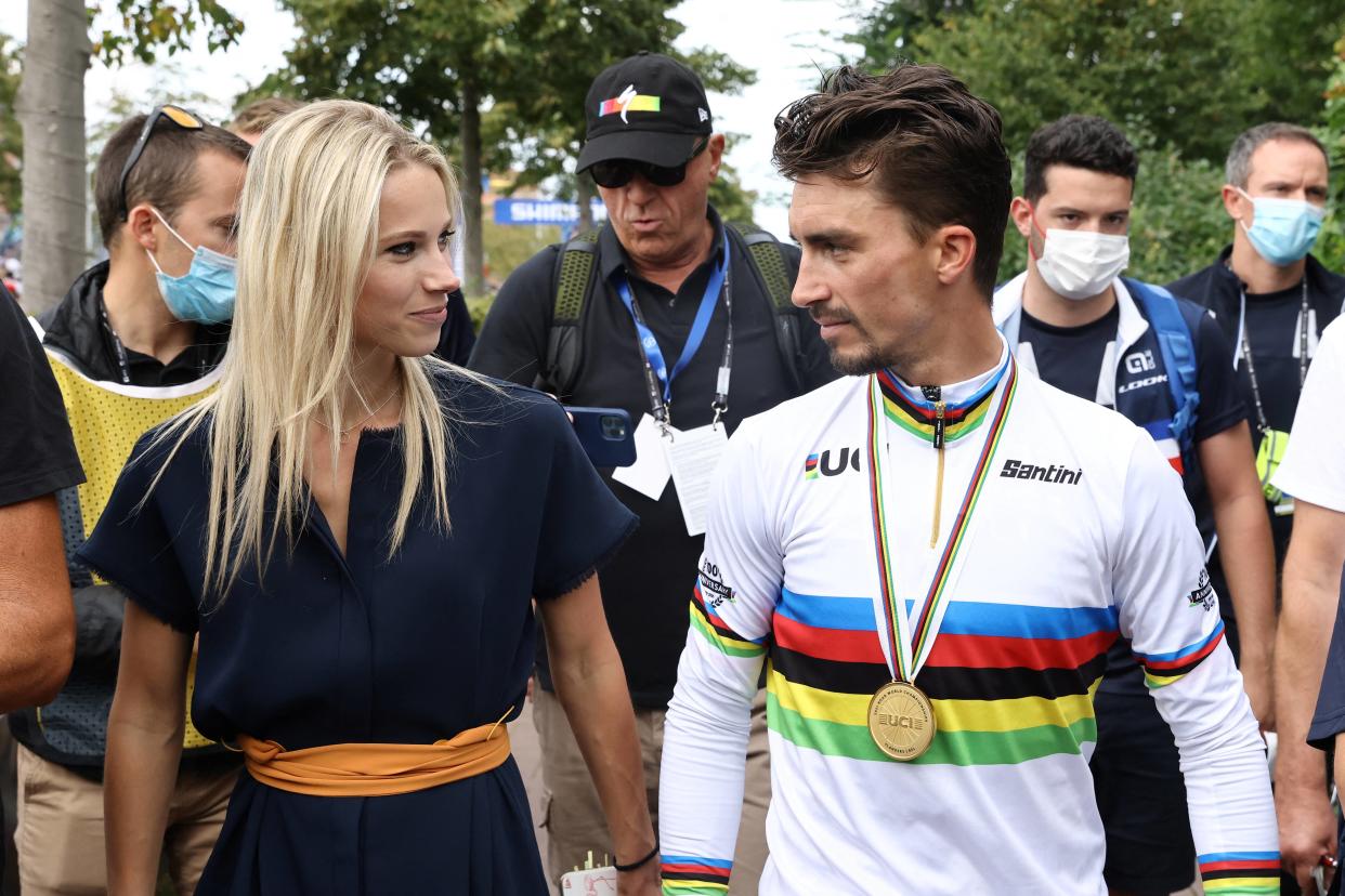 En couple depuis 2020, Marion Rousse et Julian Alaphilippe partagent leur vie avec un petit garçon prénommé Nino. 