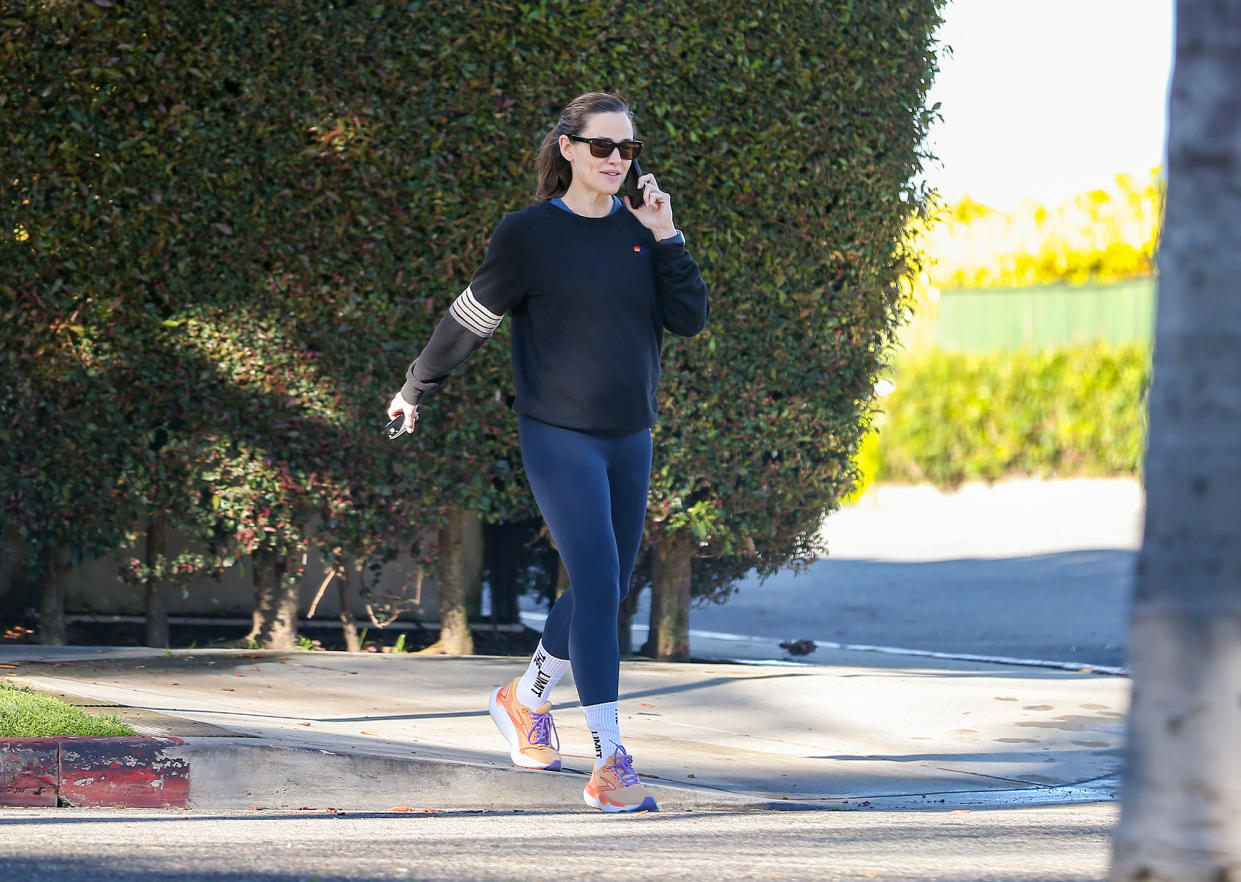 Jennifer Garner wearing Brooks sneakers.