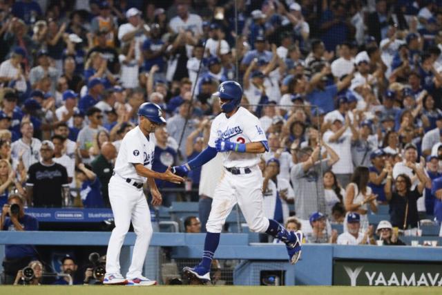 LA Dodger Chris Taylor crushes leadoff inside-the-park home run