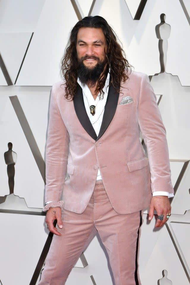 Jason Momoa pink scrunchie Oscars