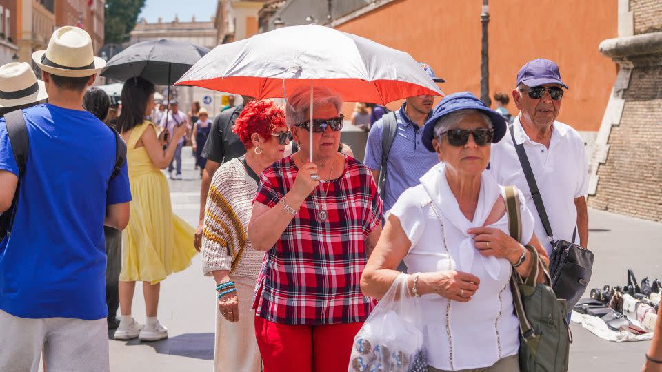 Le tourisme estival est vital pour les économies de certains pays du sud de l’Europe.  -Amer Ghazzal/Shutterstock