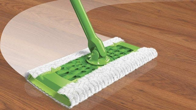 This floor sweeper is light and compact.