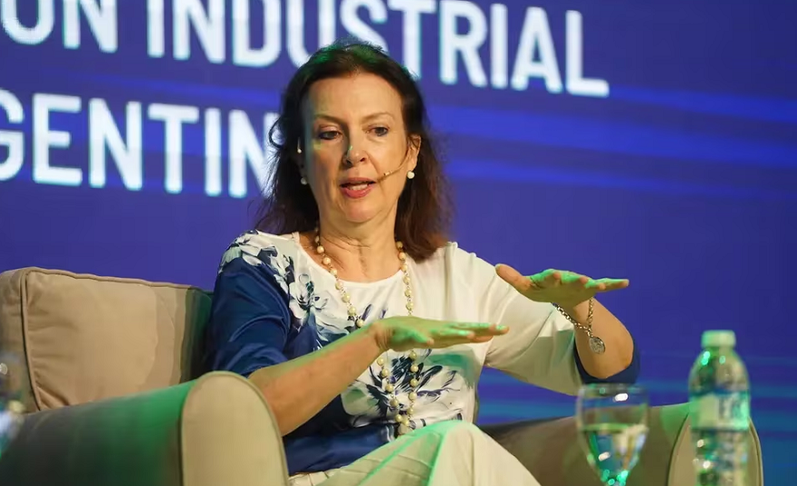 La designada canciller del nuevo gobierno, Diana Mondino, prometió a los empresarios de la UIA que la normalización de la economía tardaría seis meses