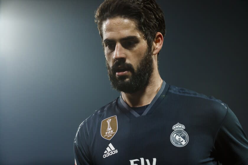 ARCHIVO - Foto del 16 de enero del 2019, Isco Alarcón con el Real Madrid durante el encuentro ante el Leganes en la Copa del Rey en el Estadio Butarque en Leganes, España. El domingo 7 de agosto del 2022, el Sevilla anuncia la contratación de Isco, quien dejó al Real Madrid después de esta campaña. (AP Foto/Valentina Angela, Archivo)