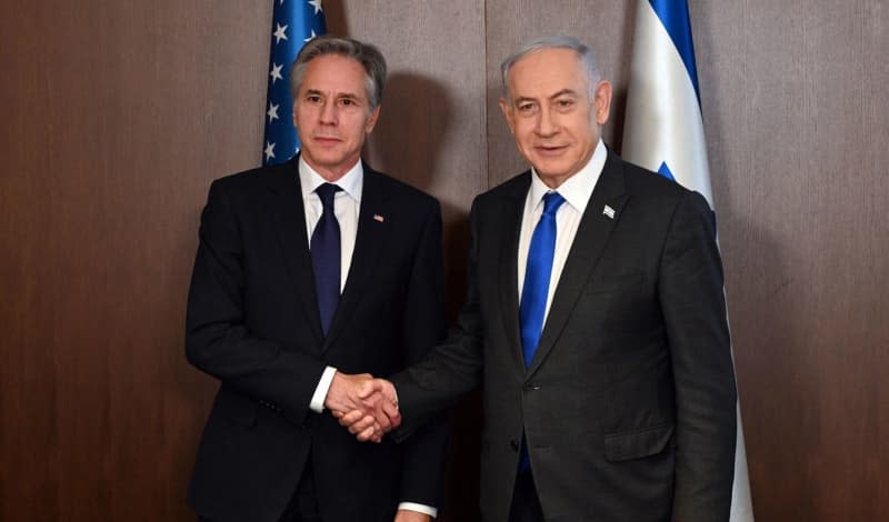 Israeli Prime Minister Benjamin Netanyahu (R) shakes hands with US Secretary of State Antony Blinken, after their meeting at the Prime Minister's Office in Jerusalem. Haim Zach/GPO/dpa