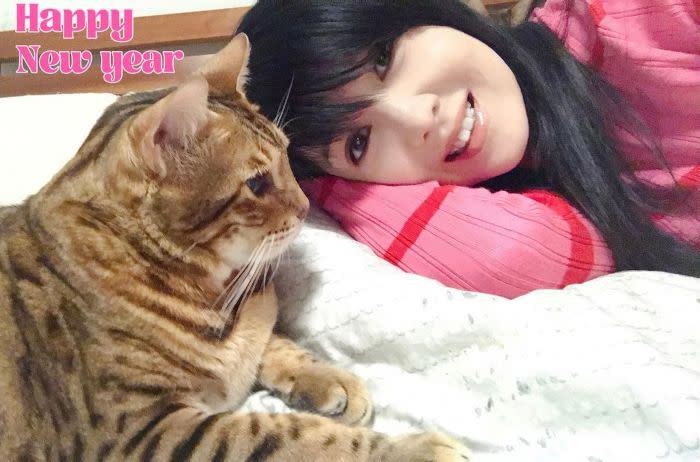 Vivian's New Year's greeting on IG is with her beloved cat