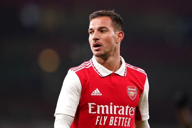 Arsenal full-back Cedric Soares could complete a switch to Fulham before the window closes