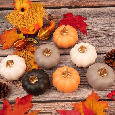 These cute mini pumpkin decorations