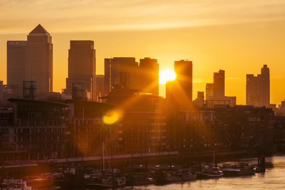 England, London, Sunrise over Canary Wharf and Docklands (Photo by: Prisma by Dukas/Universal Images Group via Getty Images)