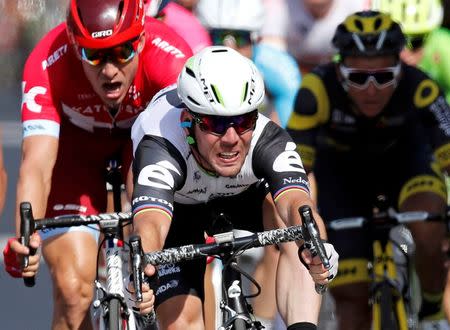 Cycling - Tour de France cycling race - The 190.5 km (118 miles) Stage 6 from Arpajon-sur-Cere to Montauban, France - 07/07/2016 - Team Dimension Data rider Mark Cavendish of Britain wins on finish line. REUTERS/Jean-Paul Pelissier