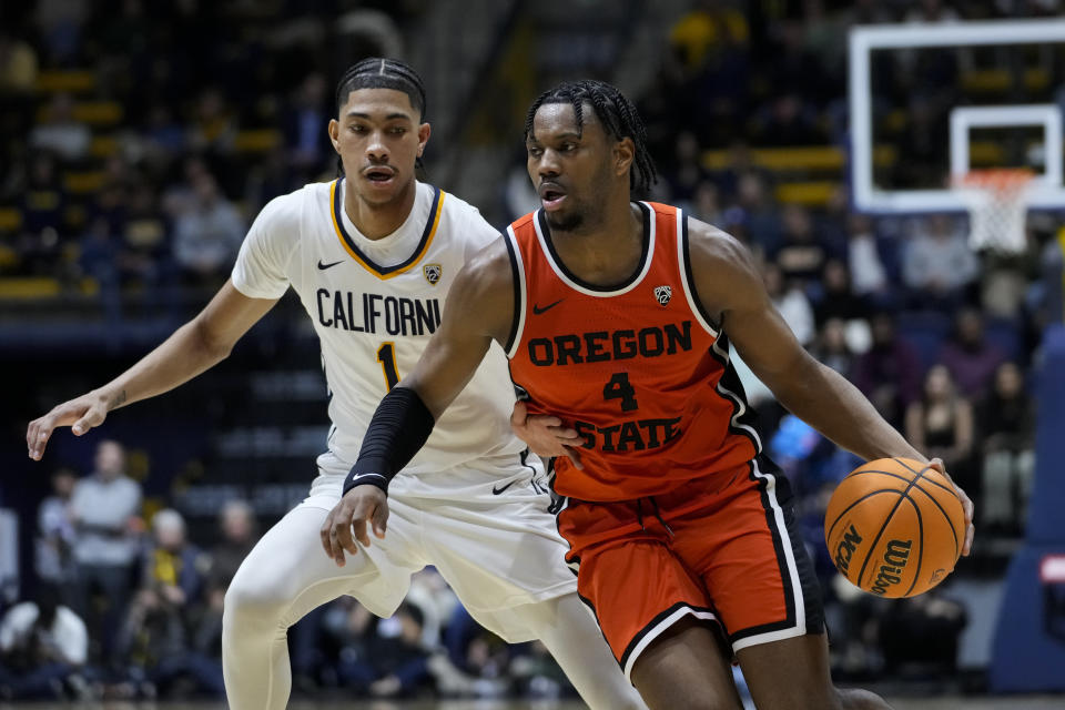 Oregon State guard Dexter Akanno, right, moves the ball while defended by California guard Rodney Brown Jr. during the second half of an NCAA college basketball game Thursday, Feb. 22, 2024, in Berkeley, Calif. (AP Photo/Godofredo A. Vásquez)