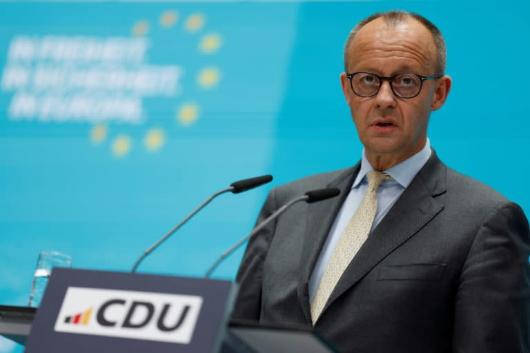 CDU-Chef Friedrich Merz hat vor dem Hintergrund der Umfragen und Wahlergebnisse bei den Europawahlen erneut die Ampel-Parteien für das Erstarken der AfD verantwortlich gemacht. Vor allem im Osten gebe es "ein Problem", sagte er im ZDF. (Odd ANDERSEN)