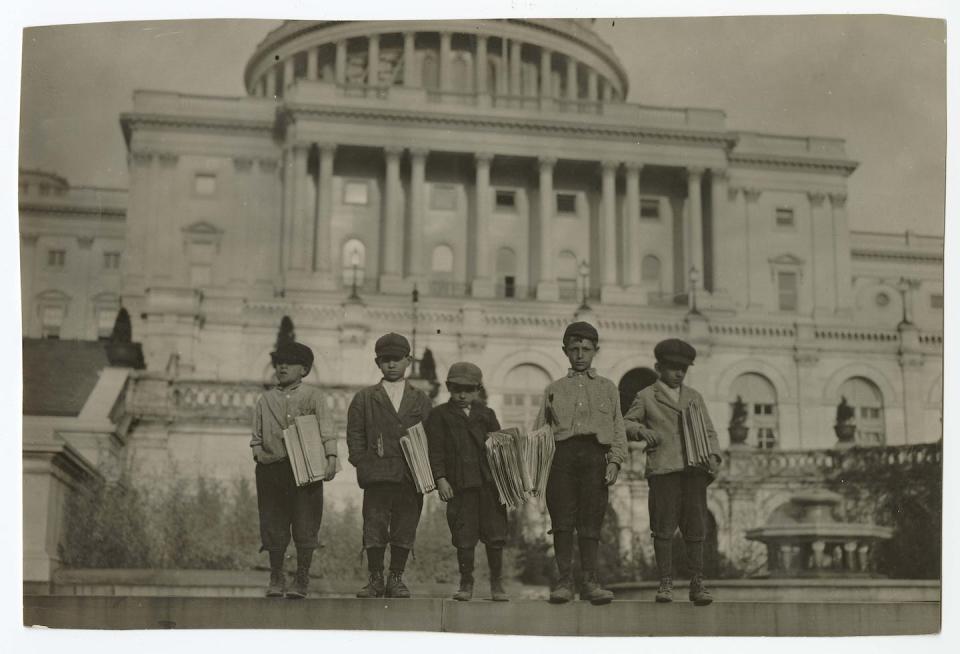 Lewis Wickes Hine, ‘Group of newsies selling on Capitol steps, April 11, 1912.’ The Photography Collections, University of Maryland, Baltimore County (P2904), <a href="http://creativecommons.org/licenses/by-sa/4.0/" rel="nofollow noopener" target="_blank" data-ylk="slk:CC BY-SA;elm:context_link;itc:0;sec:content-canvas" class="link ">CC BY-SA</a>