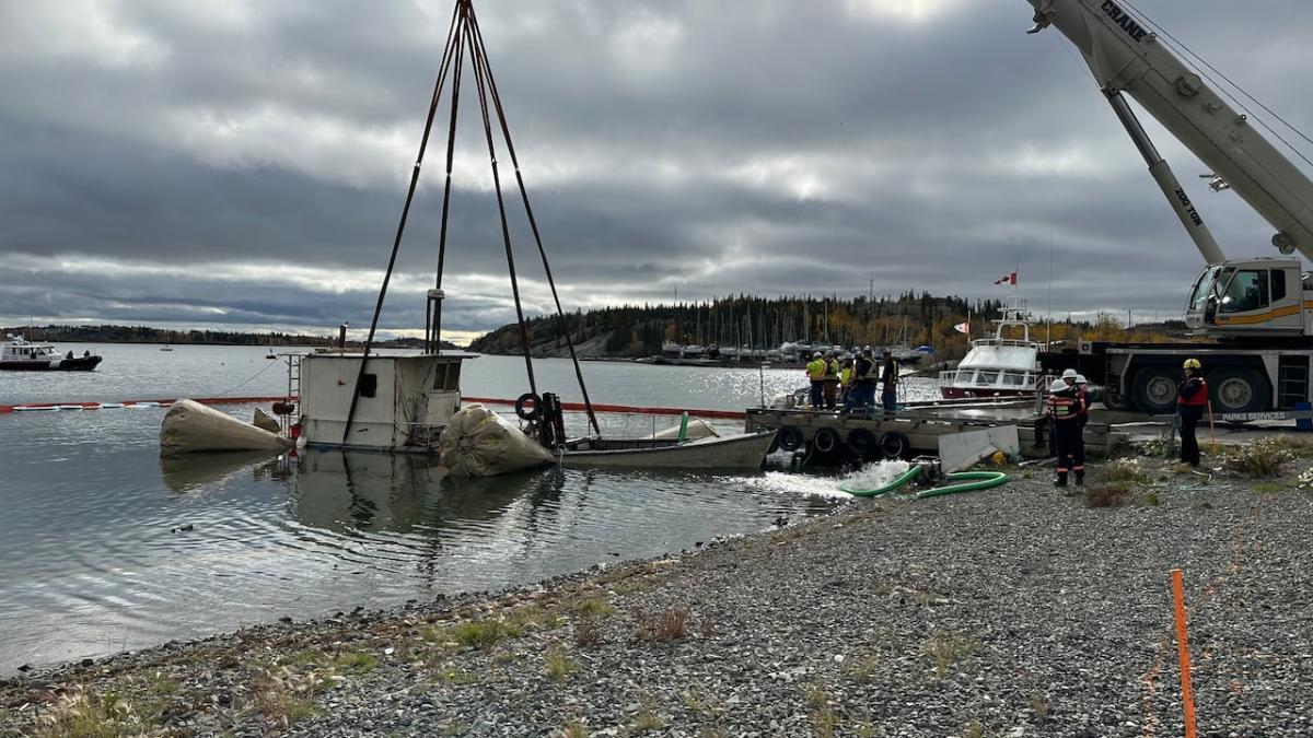 Coast guard recovers fishing vessel that sunk in Yellowknife’s Back Bay in spring