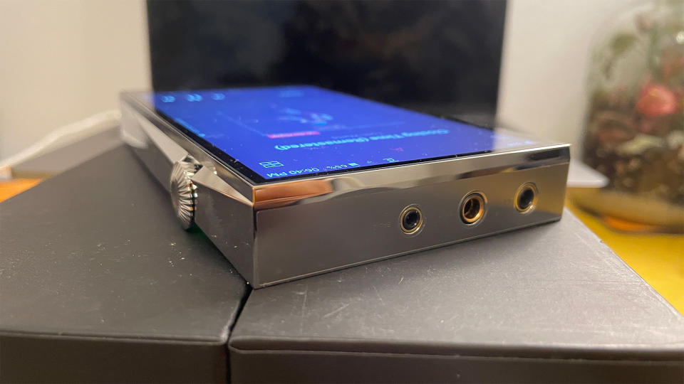 Portable music player: Astell & Kern A&ultima SP3000