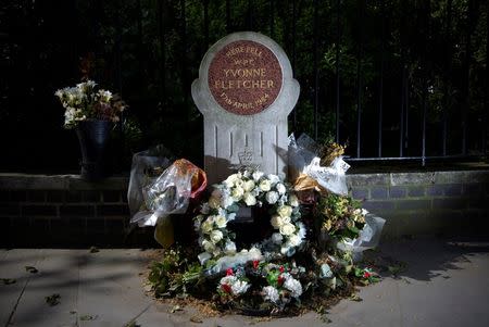 A wreath of white roses laid by Libya's Prime Minister Abdurrahim El-Keib stands against the memorial at the spot where, in 1984, female police officer Yvonne Fletcher was shot dead by a gunman from inside the Libyan Embassy, during an anti-Gaddafi demonstration, London May 25, 2012. REUTERS/Carl Court/pool