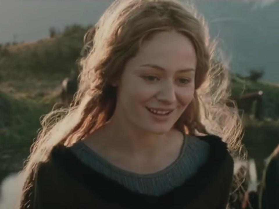 Éowyn wearing a blue and brown dress in lord of the rings