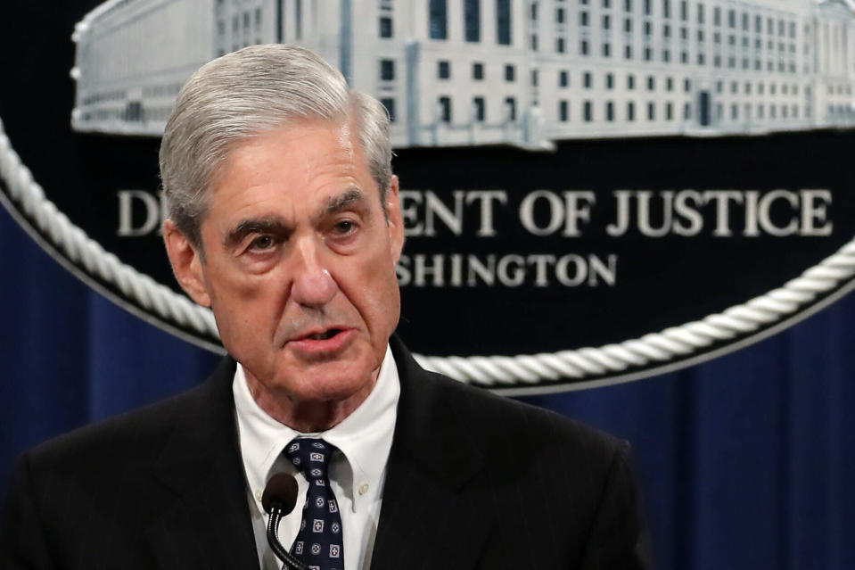 Robert Mueller en la conferencia de prensa en el que anunció el fin de su tarea como fiscal especial sobre la injerencia electoral de Rusia y explicó por qué no exoneró ni acusó al presidente Donald Trump. (AP Photo/Carolyn Kaster)