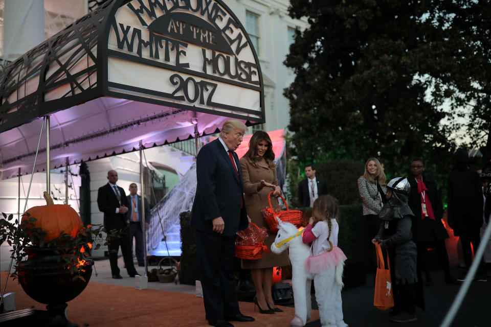 <p>U.S. President Donald Trump and First Lady Melania Trump give out Halloween treats to children at the South Portico of the White House in Washington, D.C. on Oct. 30, 2017. (Photo: Carlos Barria/Reuters) </p>