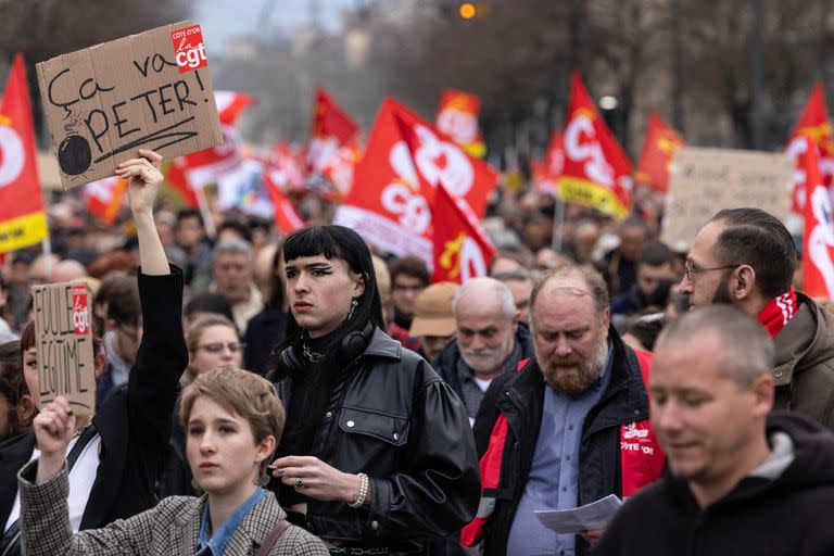 "Esto va a explotar", dice un cartel de los manifestantes