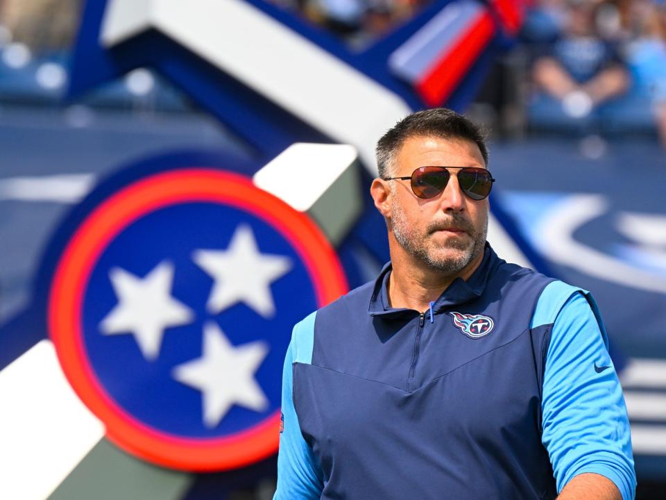 Mike Vrabel looks on before a game against the Las Vegas Raiders.