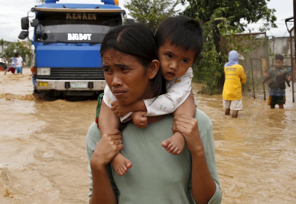 Typhoon Koppu pounds the Philippines