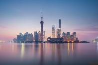 <p><b>6 − Shanghái –</b> Al igual que su hermana, la capital financiera de China se encuentra en pleno crecimiento. Con 1,6 billones de dólares, el París de Oriente alberga a 32 multimillonarios y 118.000 millonarios. Shanghái es el mayor centro de operaciones comerciales de China, y el 5ºa nivel mundial.</p>