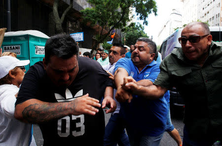 Protesters clash during a march of Argentina's National General Confederation of Labor (CGT) in solidarity with striking teachers in Buenos Aires, Argentina March 7, 2017. REUTERS/Martin Acosta