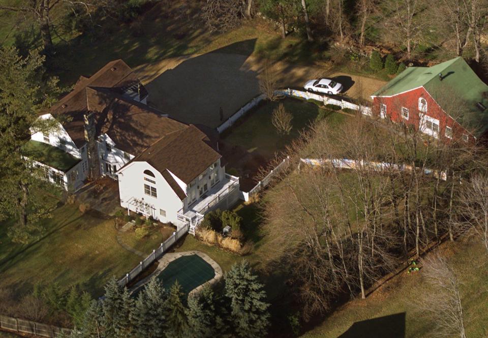 Aerial view of President Bill Clinton and Hillary Clinton’s home in Chappaqua, N.Y. (Photo: Kathy Willens/AP)