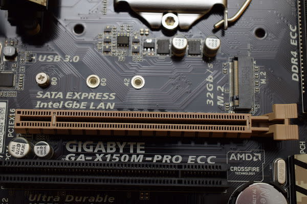 [開箱] 技嘉 X150M-PRO ECC 迷彩風 Xeon E3V5 小板好搭檔