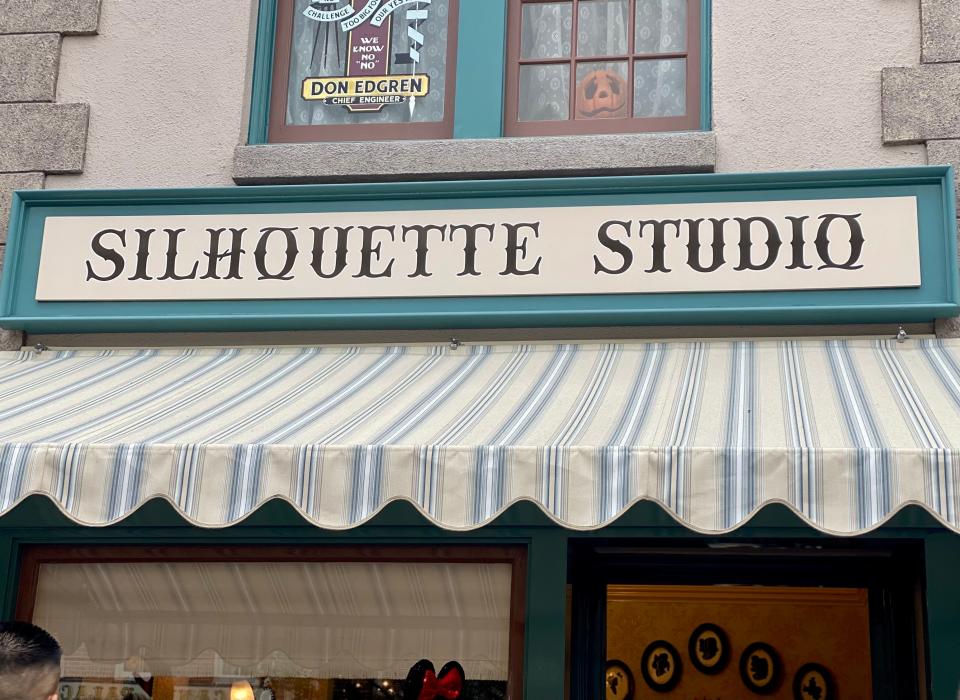 Silhouette Studio sign.