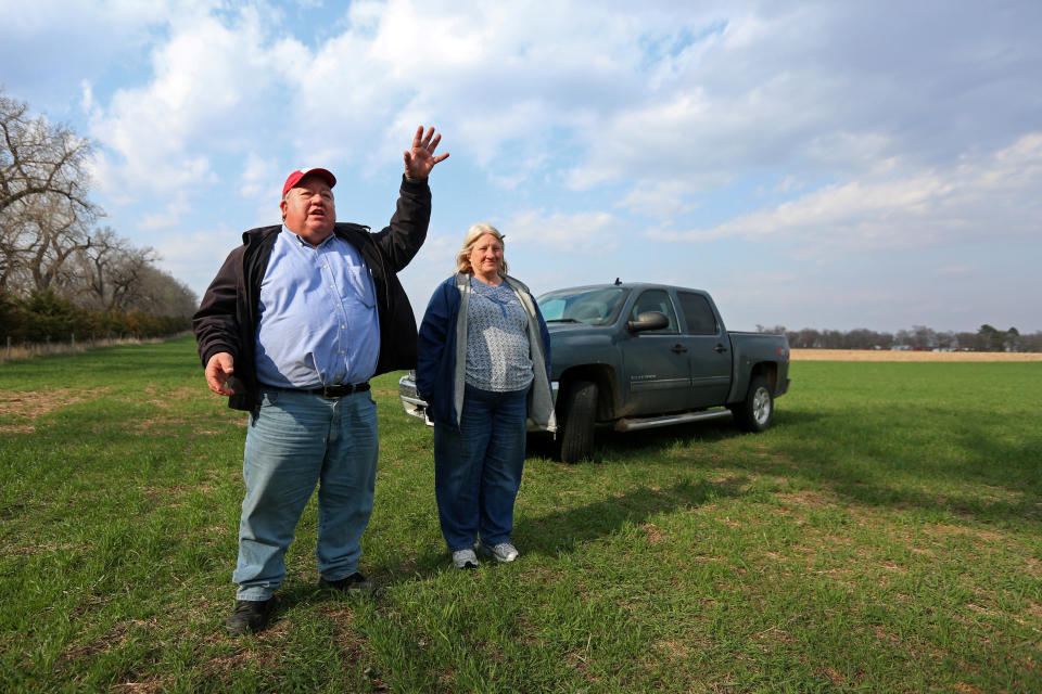 Art and Helen Tanderup at their farm in Neligh, Nebraska. The farm has been&nbsp;in Helen Tanderup's family for more than 100 years. (Photo: Lane Hickenbottom / Reuters)