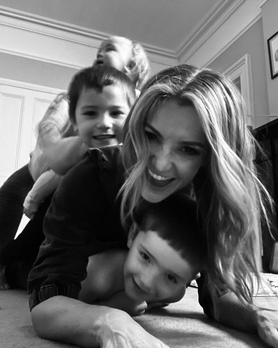 Helen Skelton pictured with her three children (Instagram)