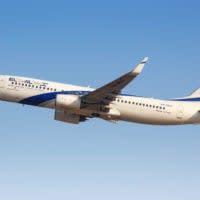 Flugzeug des Typs Boeing 737-800 von El Al, in der Luft fliegend