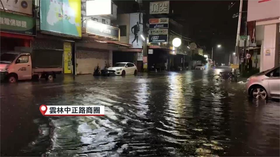 雨炸中部！雲林大埤淹成「大池塘」　虎尾科大附近商圈水淹半個輪胎高